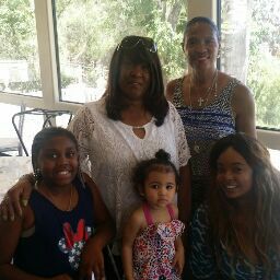 Lorraine Hicks Photo 9