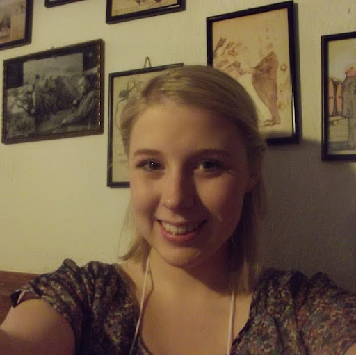 Katie Snow Photo 16