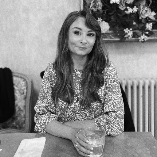 Madeleine Webb Photo 9