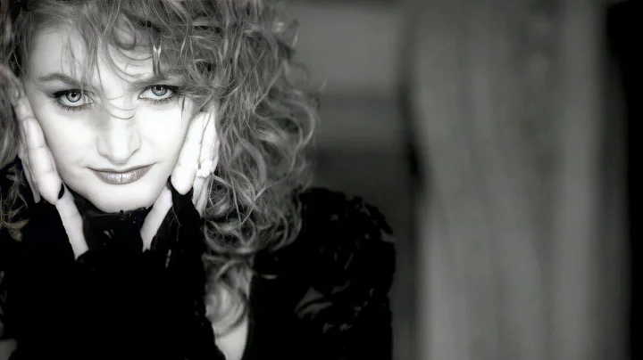 Bonnie Connelly Photo 14