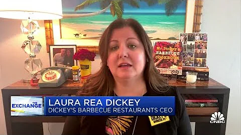 Laura Dickey Photo 15