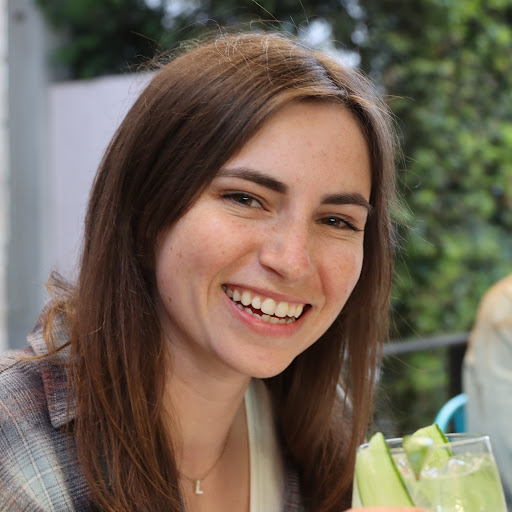 Lizzie Hall Photo 8