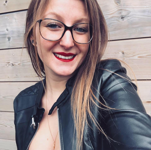 Julia Emery Photo 9