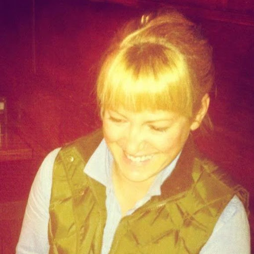 Julie Good Photo 9