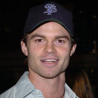 Daniel Gillies Photo 12