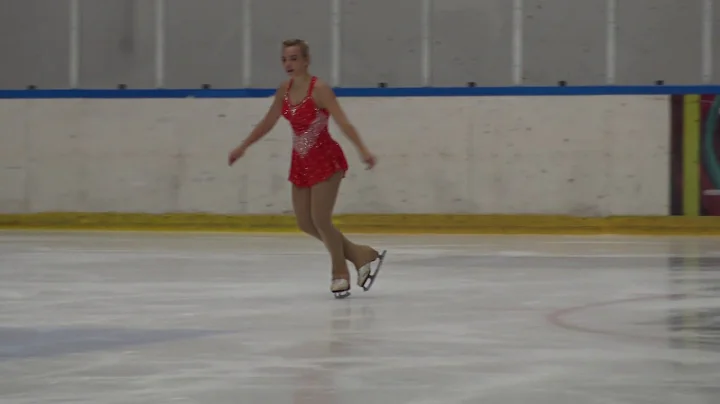 Caroline Hess Photo 22
