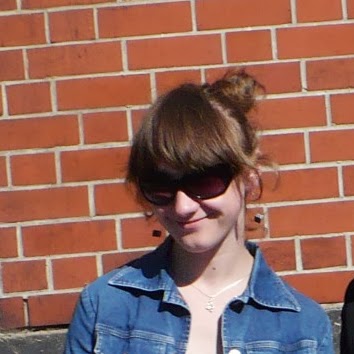 Laura Mazur Photo 9