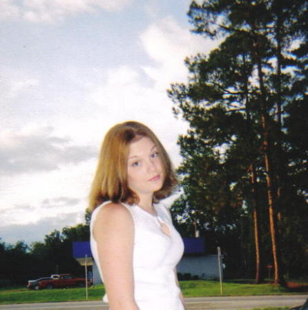 Caroline Maxwell Photo 12