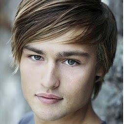 Douglas Booth Photo 13