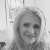 Linda May Photo 8