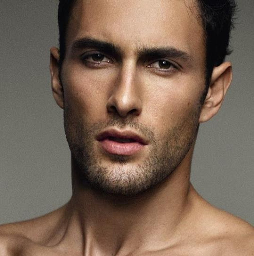 Noah Mills Photo 11