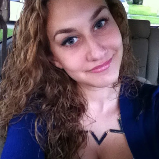 Courtney Carlson Photo 15