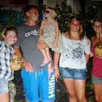 Leann Collins Photo 4