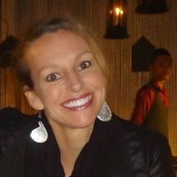 Lydia Dean Photo 6