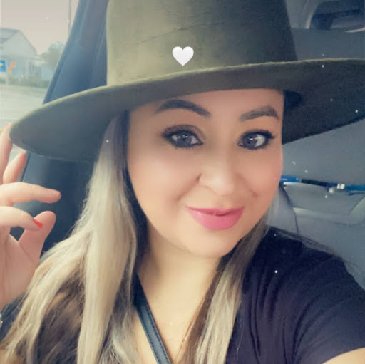 Ana Salinas Photo 17