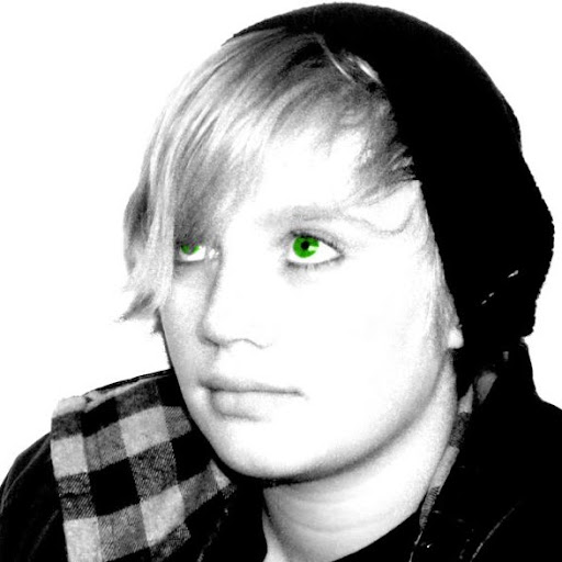 Emily Hinson Photo 9