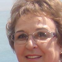 Esther Machado Photo 7