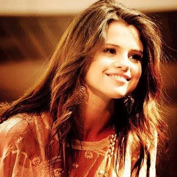 Selena Jones Photo 16