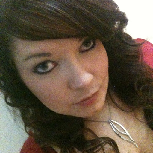 Kelly Foster Photo 17