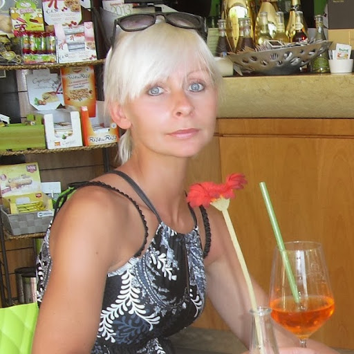 Nina Koch Photo 14