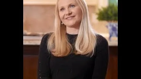 Kristin Horvath Photo 11