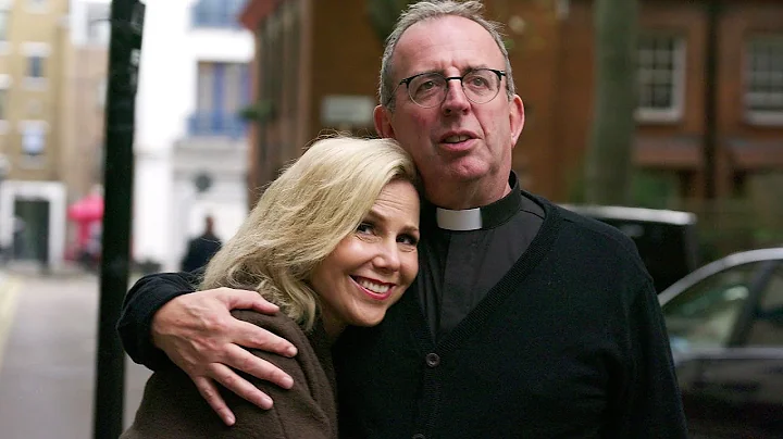 Sally Phillips Photo 37