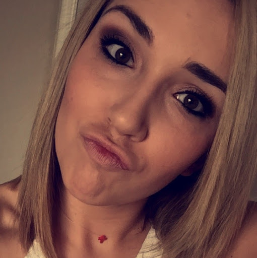 Samantha Holland Photo 15
