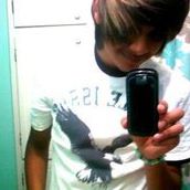 Aaron Saenz Photo 3