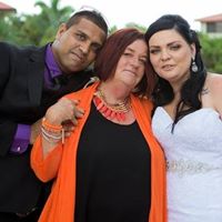 Dee Cummins Photo 4