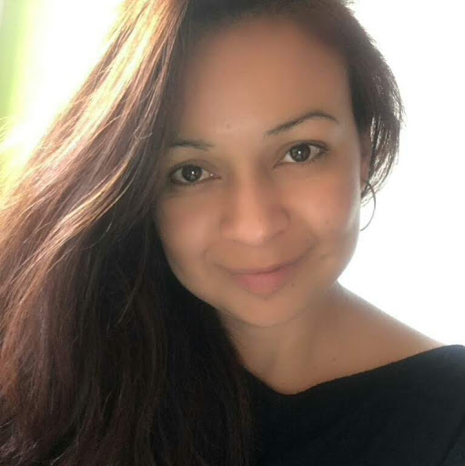 Elizabeth Pinto Photo 12