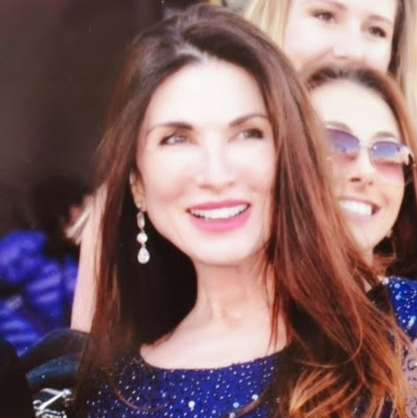 Julie Renner Photo 10