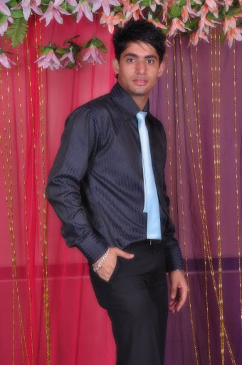 Nikhil Puri Photo 13