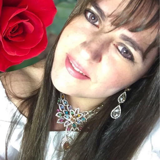 Claudia Luna Photo 13