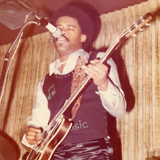 Michael Wells Photo 24