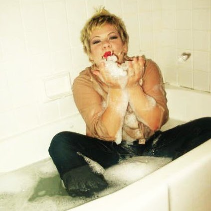 Sarah Harwood Photo 10