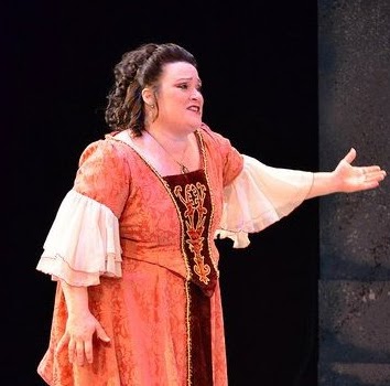 Elizabeth Perryman Photo 9