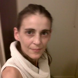 Emma Lawrence Photo 15