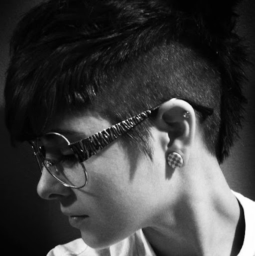 Stephanie Lambert Photo 13