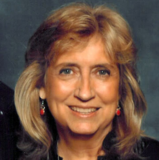 Teri Lyon Photo 4