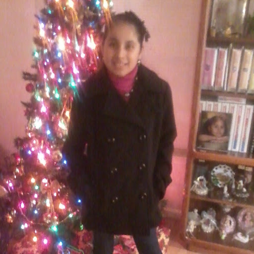 Jacqueline Flores Photo 15
