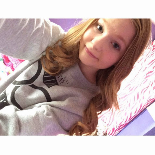 Nicole Sutphin Photo 7