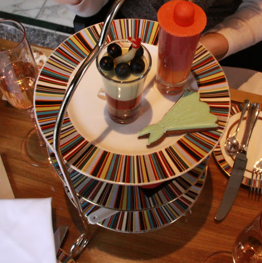 Caroline Hughes Photo 13