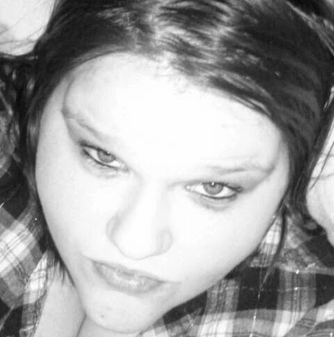 Elly Johnson Photo 6