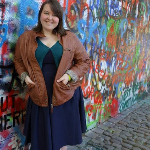 Elizabeth Shanahan Photo 10