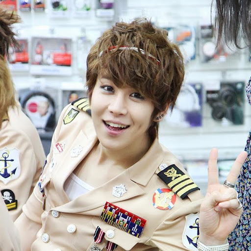 Eun Kim Photo 29