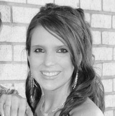 Emily Cash Photo 12