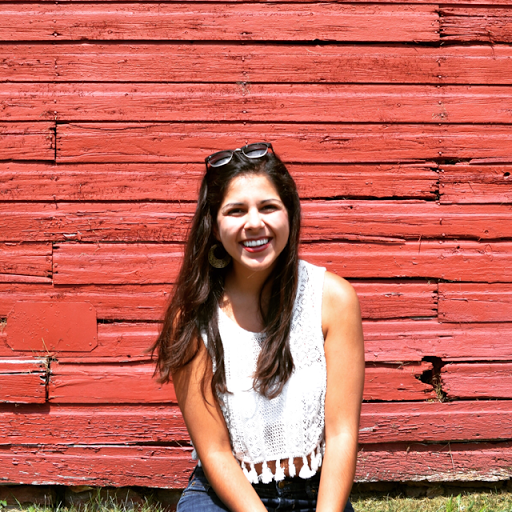 Julia Vasquez Photo 17
