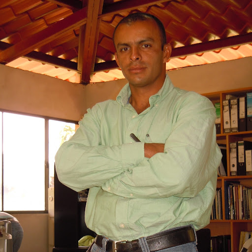 Roberto Corrales Photo 14