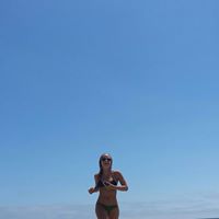 Melanie Holman Photo 8
