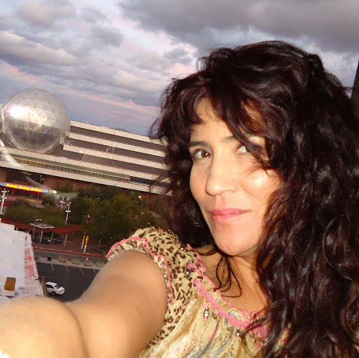 Kimberly Caro Photo 10